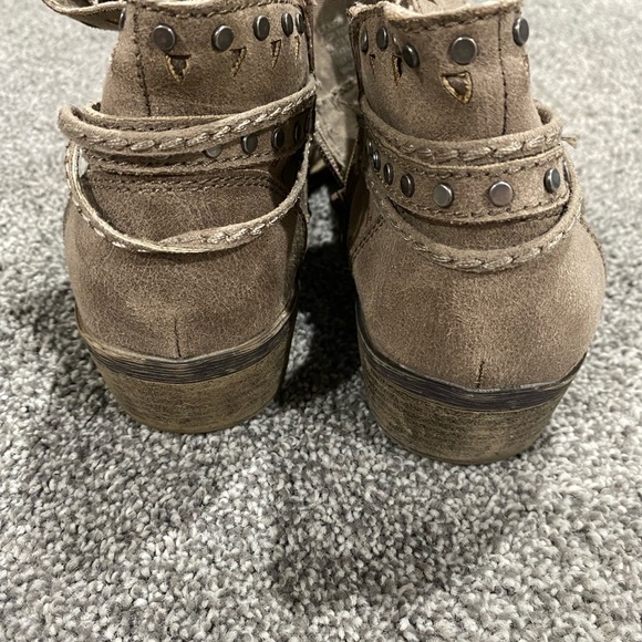 Tan Booties, ankle boots size 9.5 Sugar brand. - Picture 3 of 5